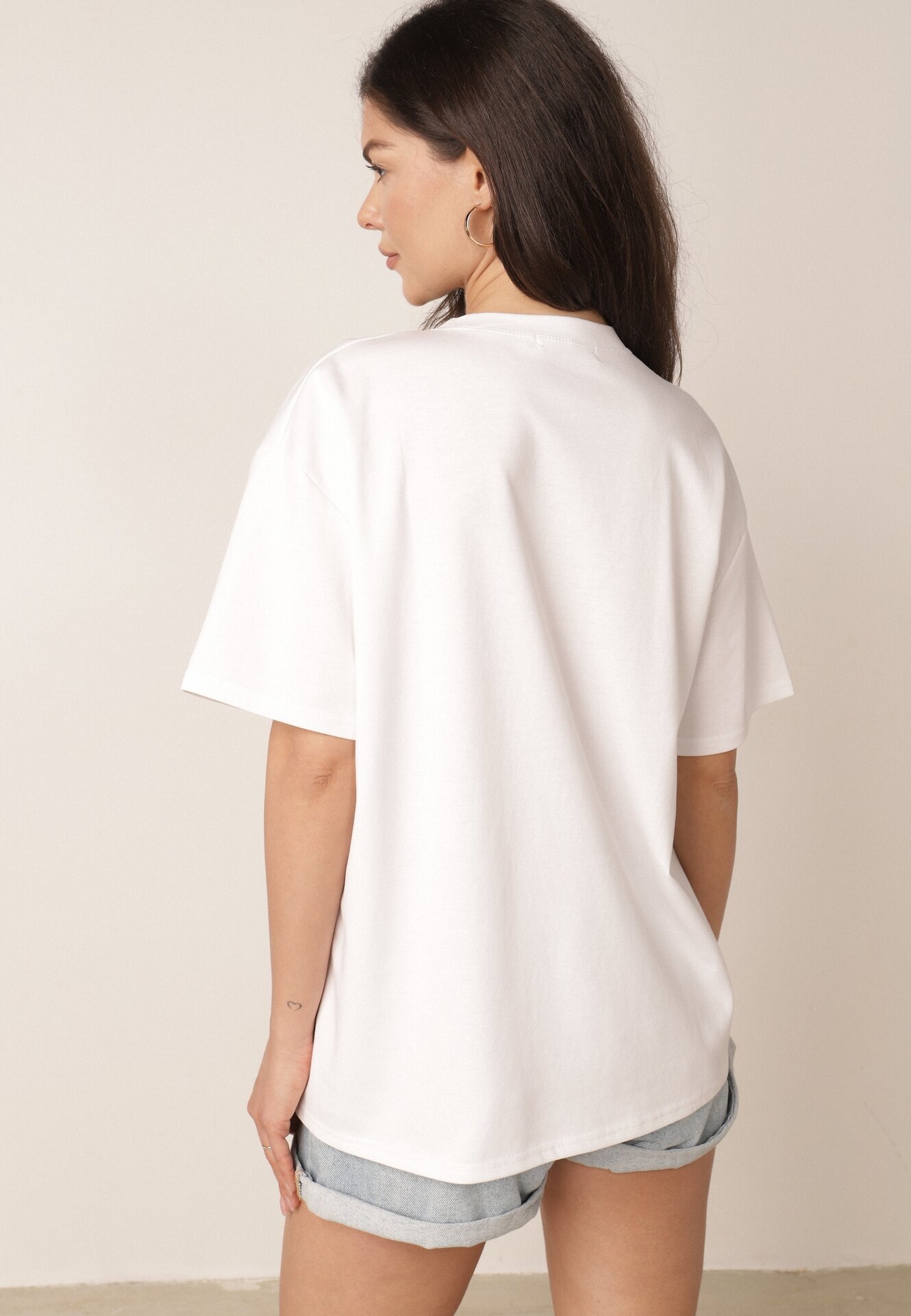 yu & me T-shirt oversize din bumbac cu aplicații bijuterii la decolteu Tesana Alb