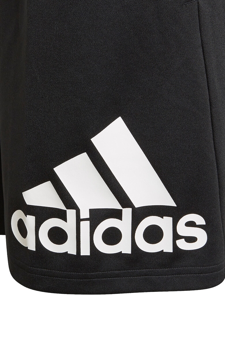 adidas Sportswear Pantaloni scurti cu logo contrastant Designed To Move - Pled.ro