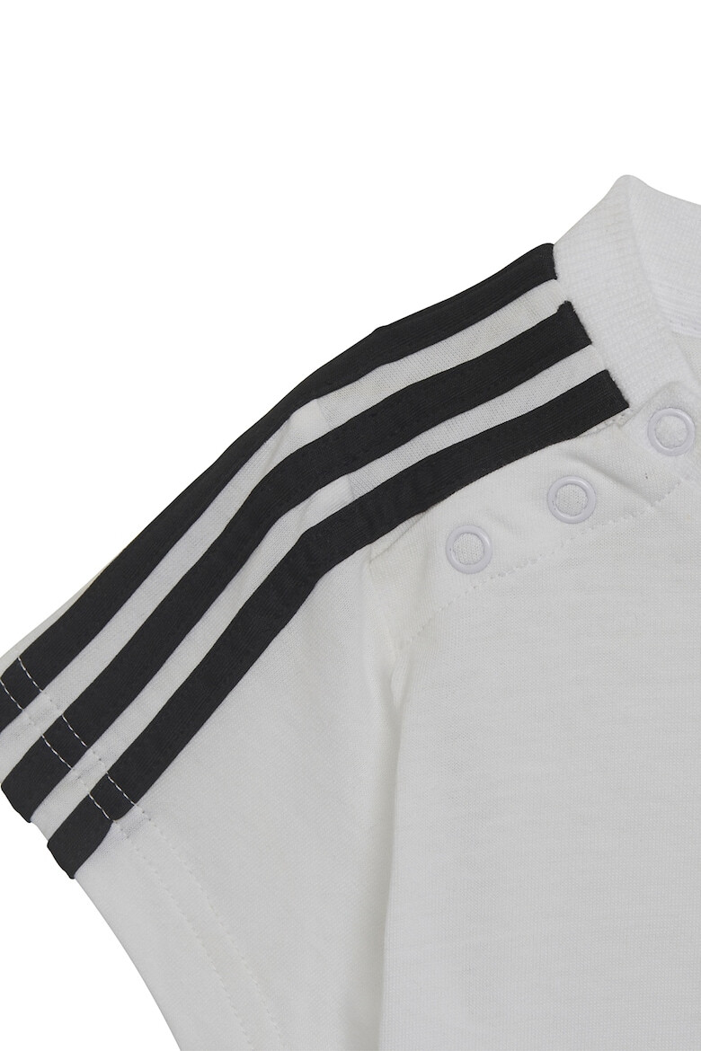 adidas Sportswear Set de tricou si pantaloni scurti cu benzi laterale contrastante - Pled.ro