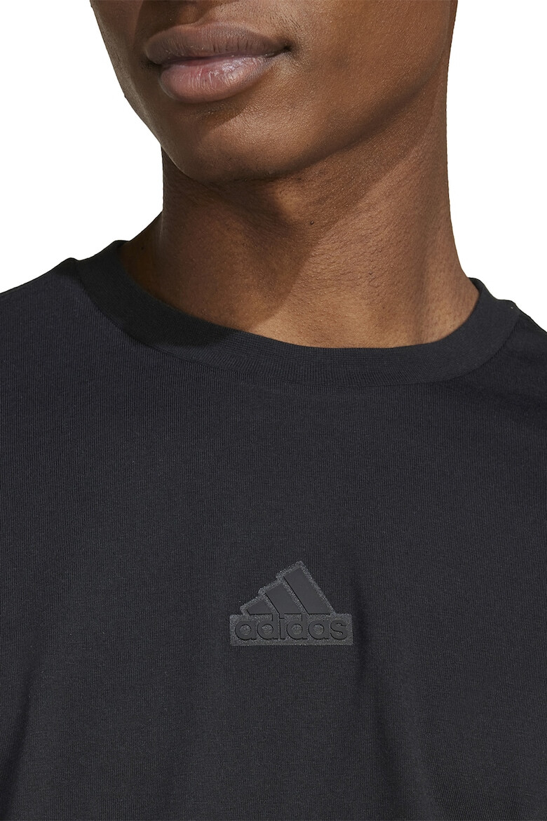 adidas Sportswear Tricou cu decolteu la baza gatului si imprimeu pe partea din spate - Pled.ro