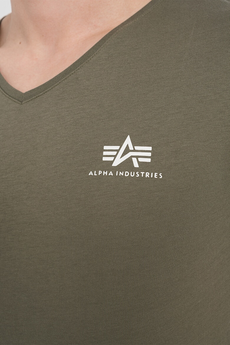 ALPHA INDUSTRIES Tricou cu decolteu in V si logo pe piept - Pled.ro