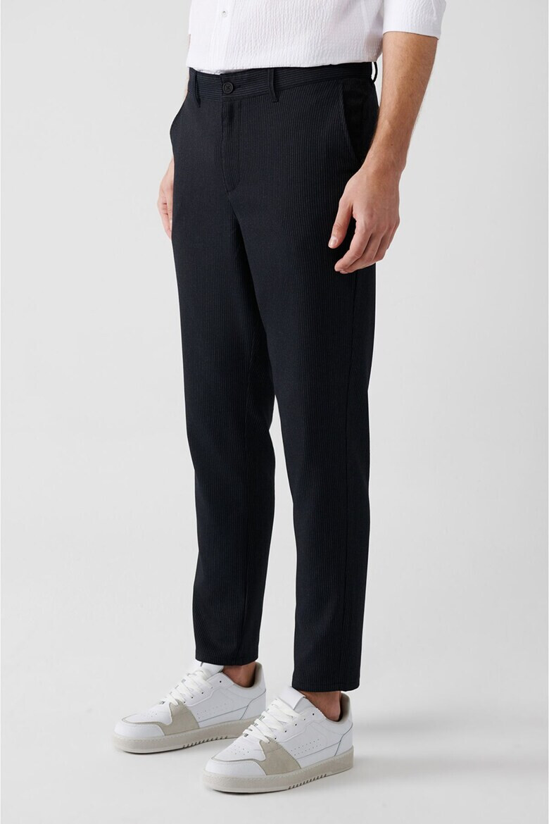 Avva Pantaloni relaxed fit din material elastic - Pled.ro