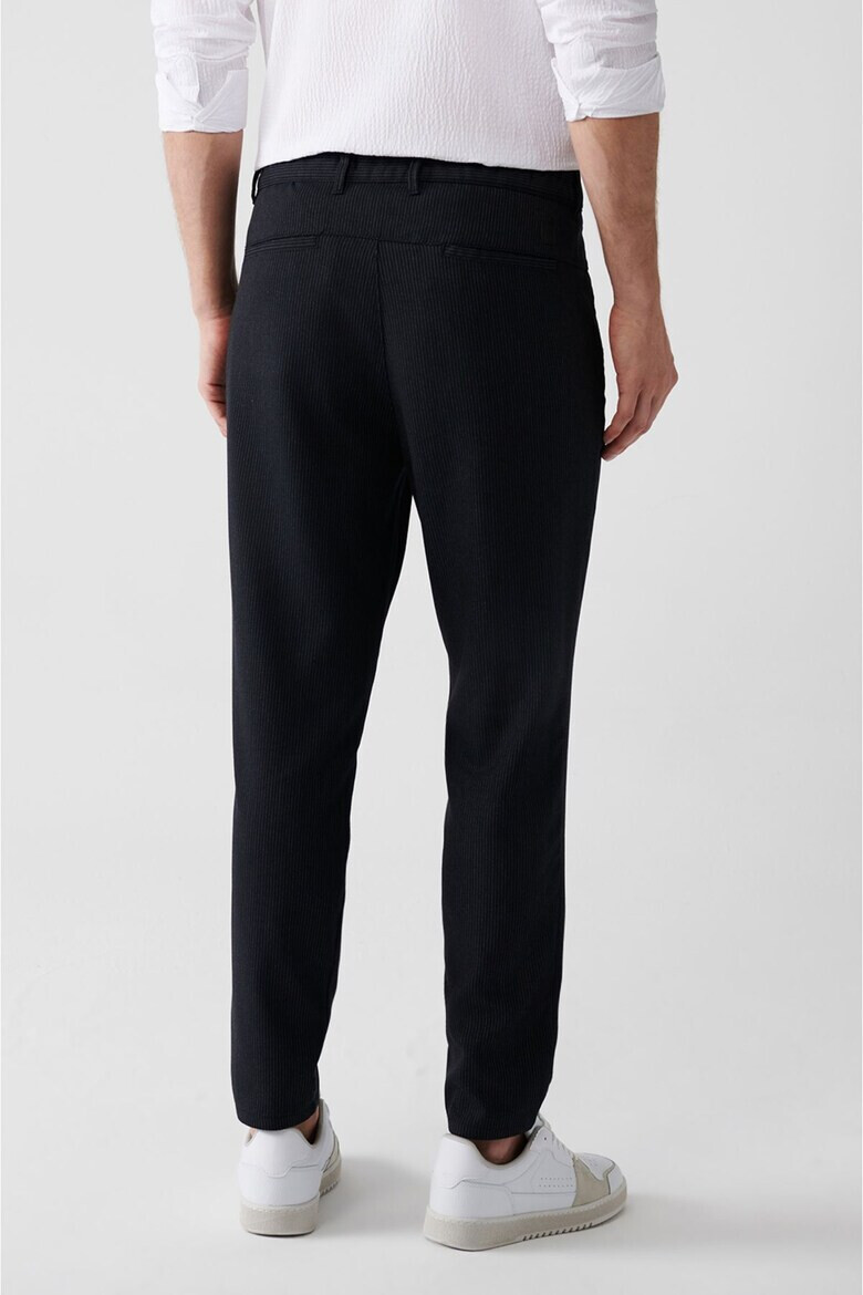 Avva Pantaloni relaxed fit din material elastic - Pled.ro