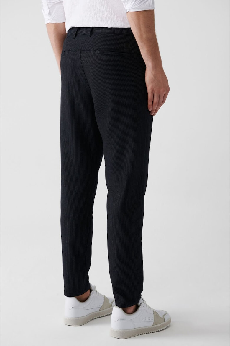 Avva Pantaloni relaxed fit din material elastic - Pled.ro