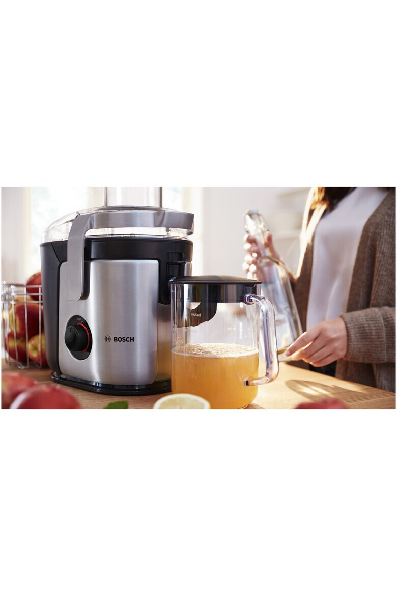 BOSCH Storcator de fructe si legume 1000 W recipient suc 1.5 l recipient pulpa 3 l 2 viteze tub de alimentare 84 mm argintiu/ negru - Pled.ro