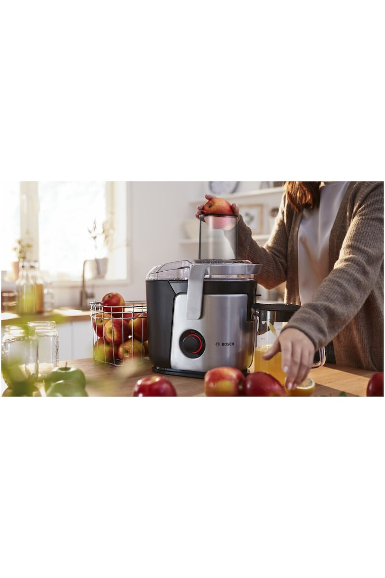 BOSCH Storcator de fructe si legume 1000 W recipient suc 1.5 l recipient pulpa 3 l 2 viteze tub de alimentare 84 mm argintiu/ negru - Pled.ro