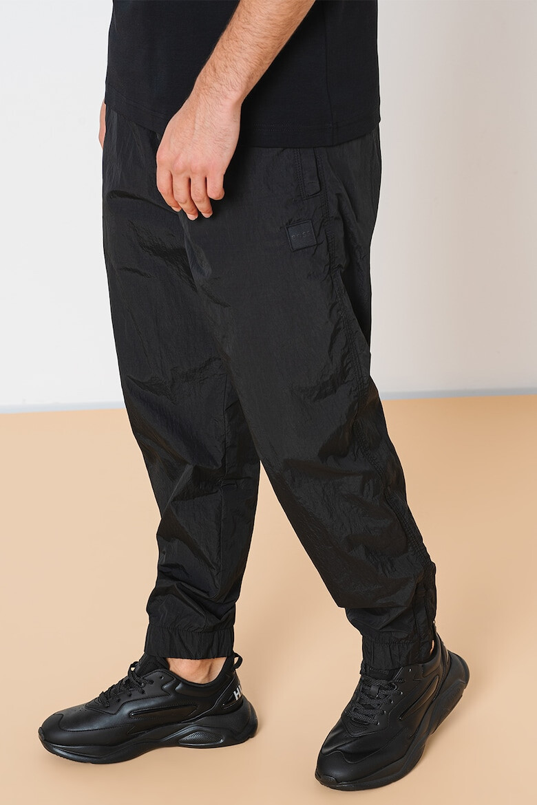 BOSS Pantaloni relaxed fit rezistenti la apa Sracky-2 - Pled.ro