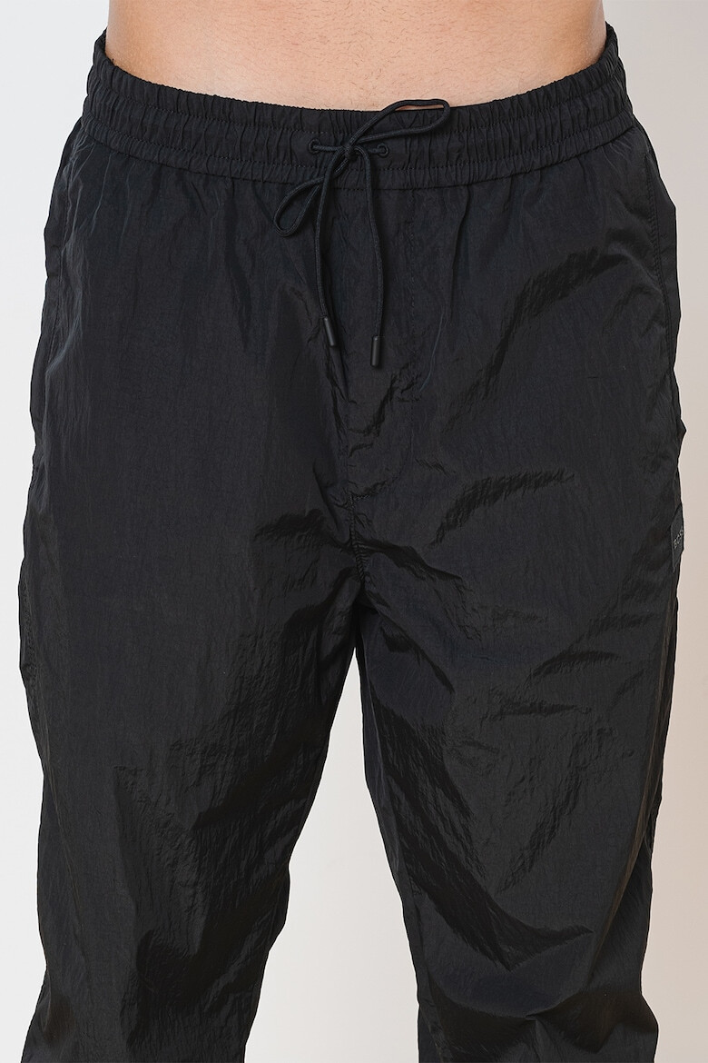 BOSS Pantaloni relaxed fit rezistenti la apa Sracky-2 - Pled.ro