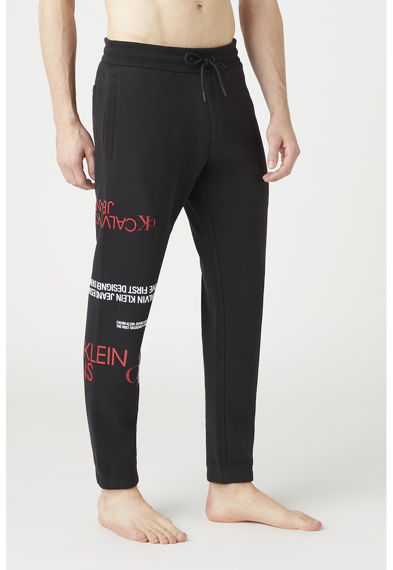 CALVIN KLEIN JEANS Pantaloni sport din amestec de bumbac organic cu imprimeu logo - Pled.ro