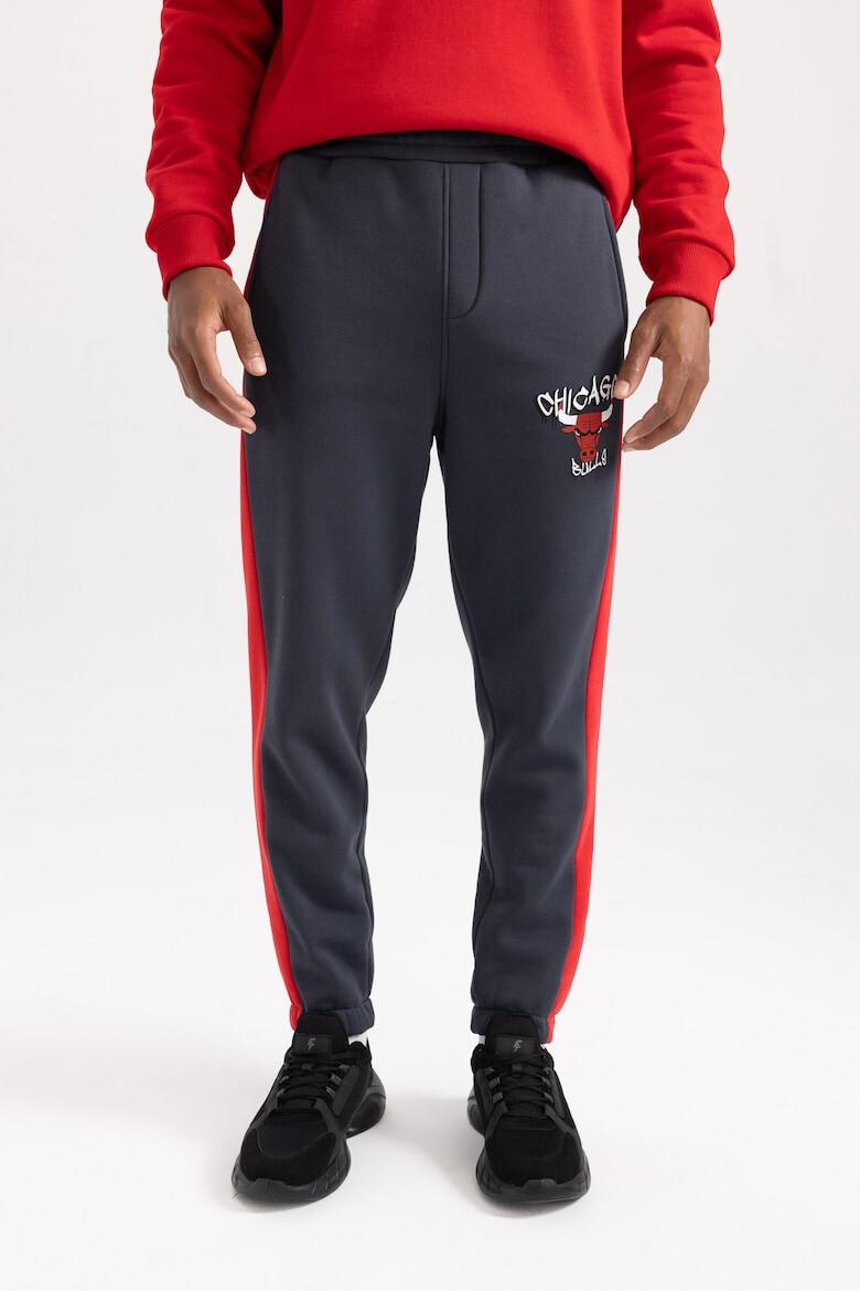 DeFacto Pantaloni jogger pentru fitness Chicago Bulls - Pled.ro