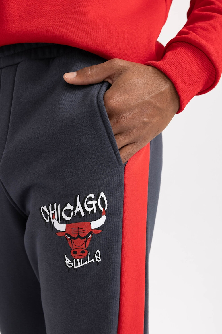 DeFacto Pantaloni jogger pentru fitness Chicago Bulls - Pled.ro