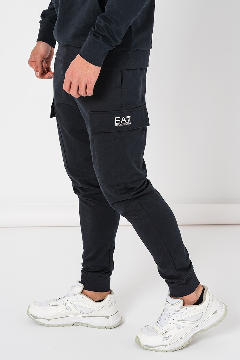 EA7 Pantaloni cargo de trening cu logo - Pled.ro