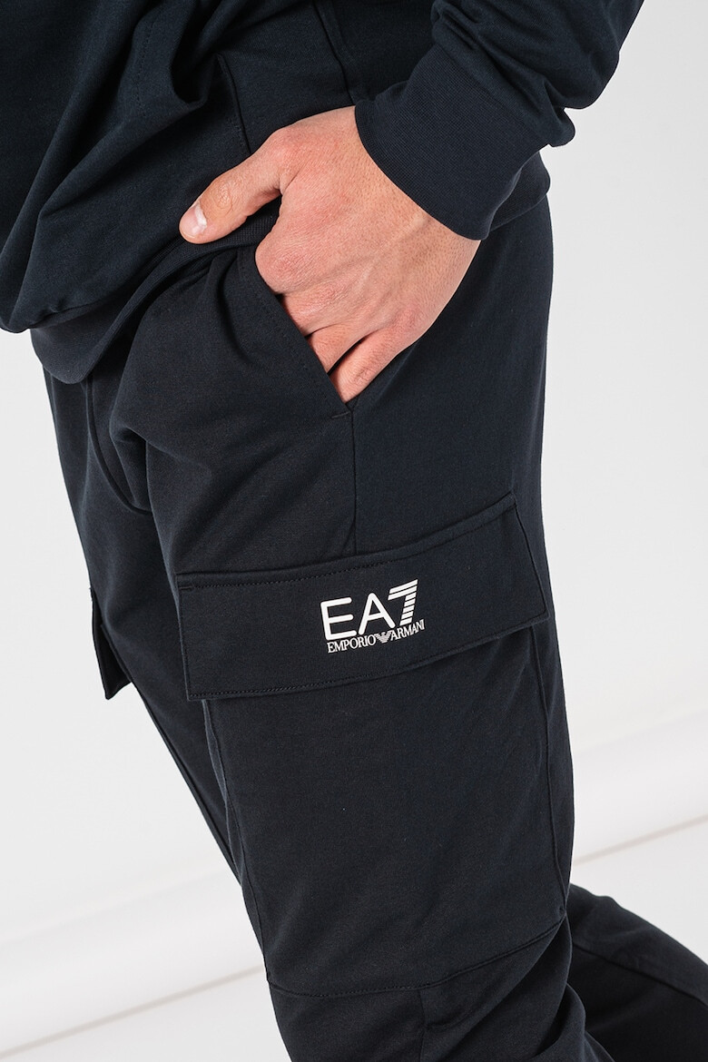 EA7 Pantaloni cargo de trening cu logo - Pled.ro