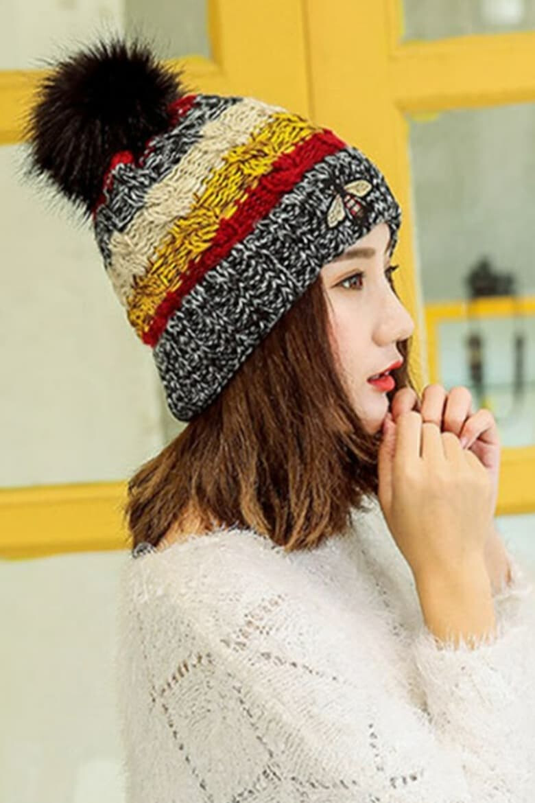 EFAYN.RO Caciula dama model pom pom cu albinuta captuseala calduroasa tematica fashion bee winter marime universala EFAYN - Pled.ro