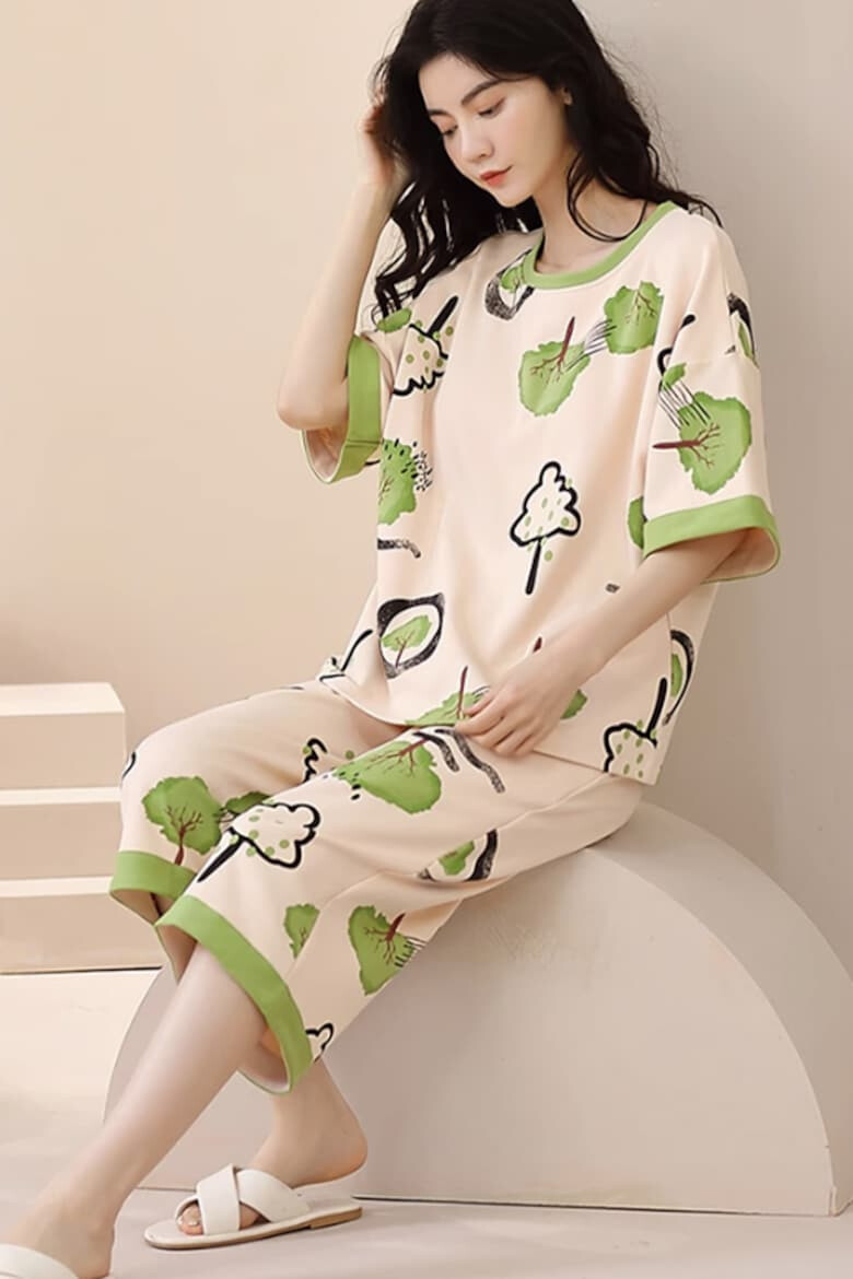 EFAYN.RO Pijama dama set 2 piese bluza maneca scurta cu dublura la piept si pantaloni trei sferturi model cu elemente din natura tematica I love nature EFAYN - Pled.ro