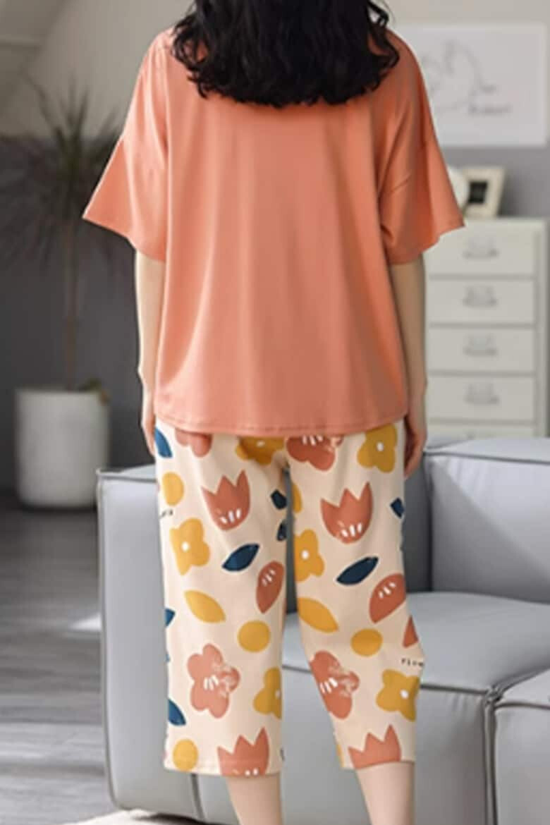 EFAYN.RO Pijama dama set doua piese bluza maneca scurta cu buzunar si pantaloni trei sferturi model cu frunze tematica o toamna colorata EFAYN - Pled.ro