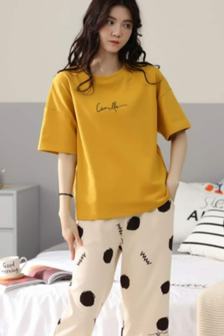 EFAYN.RO Pijama dama set doua piese bluza maneca scurta si pantaloni trei sferturi model cu imprimeu abstract tematica clasic elegant EFAYN - Pled.ro