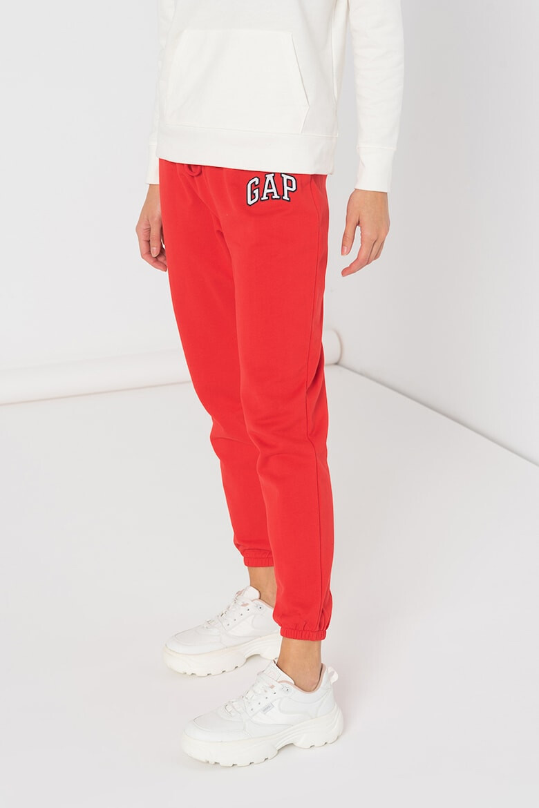 GAP Pantaloni sport cu logo brodat - Pled.ro