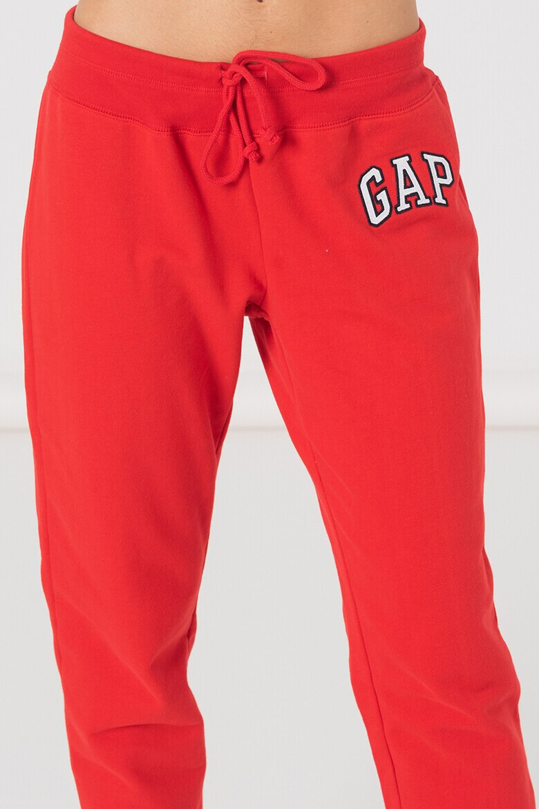 GAP Pantaloni sport cu logo brodat - Pled.ro