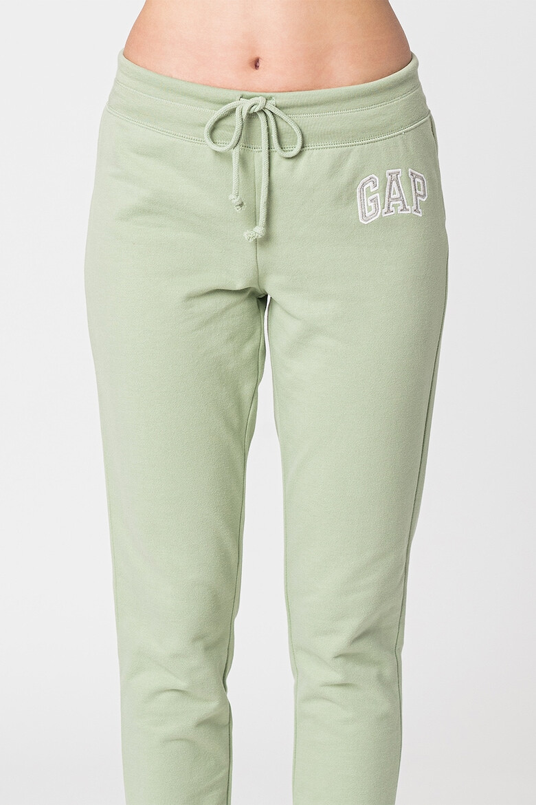 GAP Pantaloni sport cu logo brodat - Pled.ro