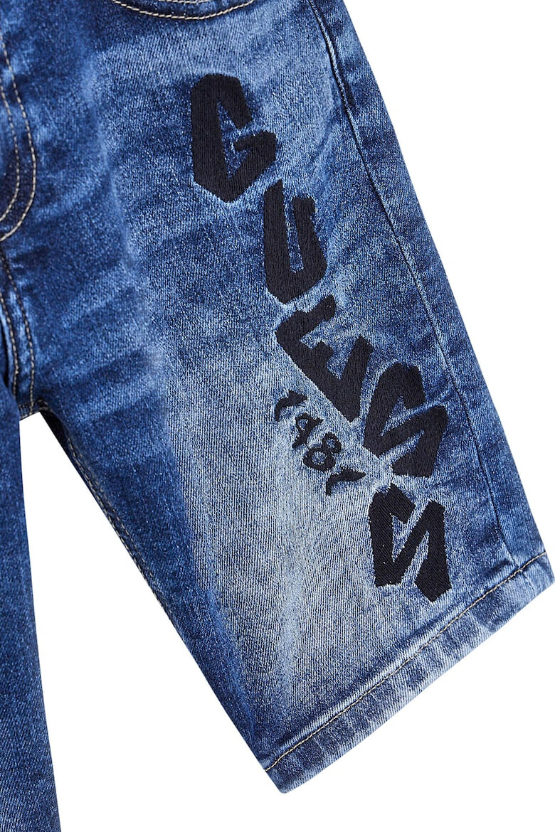 GUESS KIDS Guess Pantaloni scurti cu aspect decolorat si logo brodat - Pled.ro