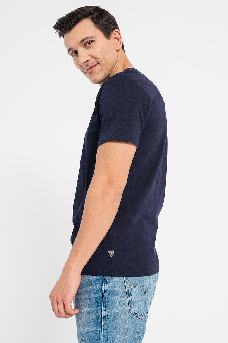 GUESS Tricou slim fit de bumbac cu imprimeu logo pe piept - Pled.ro