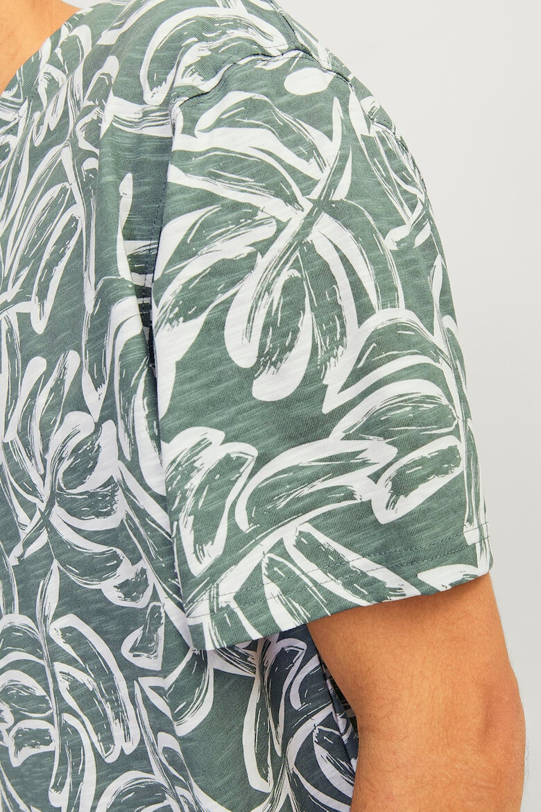 Jack & Jones Tricou cu decolteu la baza gatului si model tropical - Pled.ro