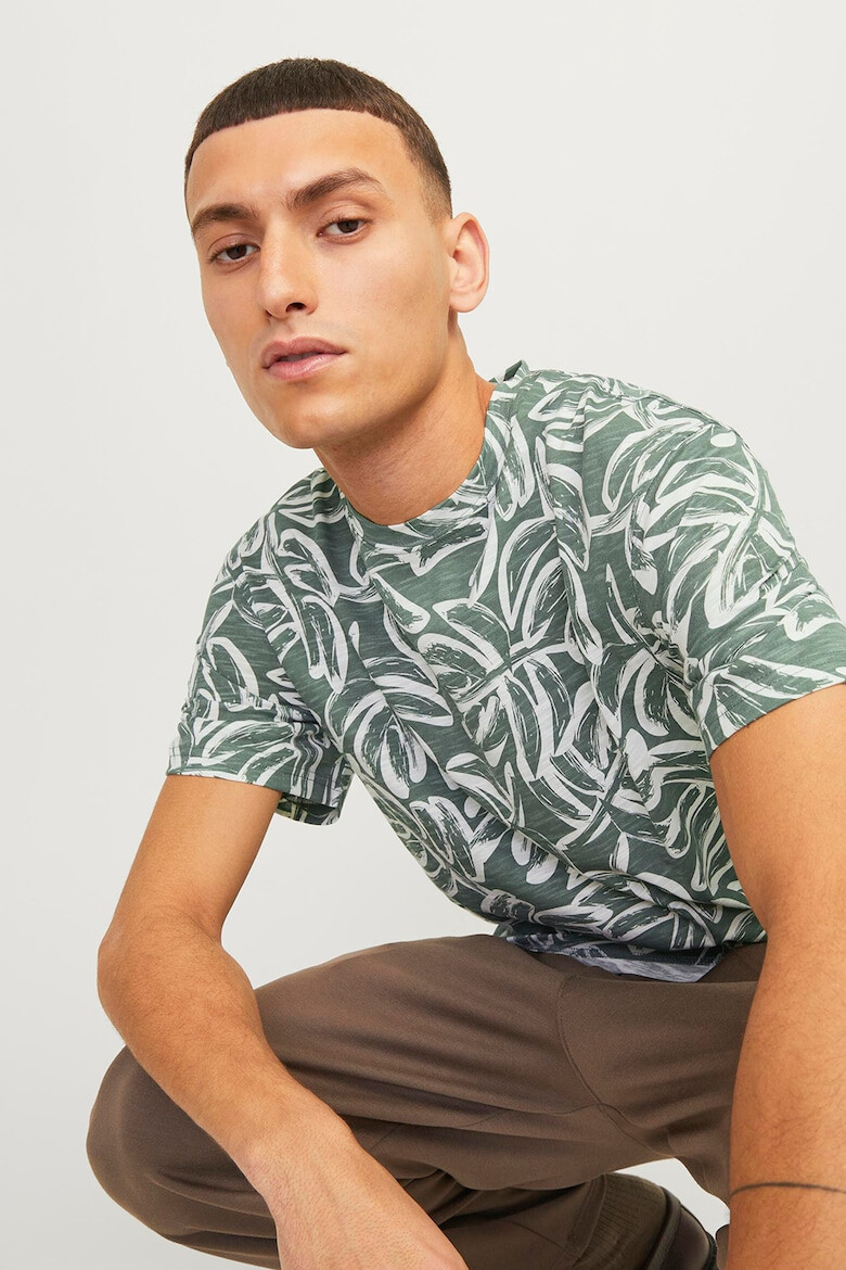 Jack & Jones Tricou cu decolteu la baza gatului si model tropical - Pled.ro