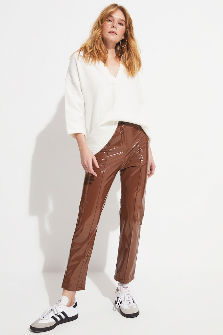 June Pantaloni crop slim fit din piele lacuita - Pled.ro