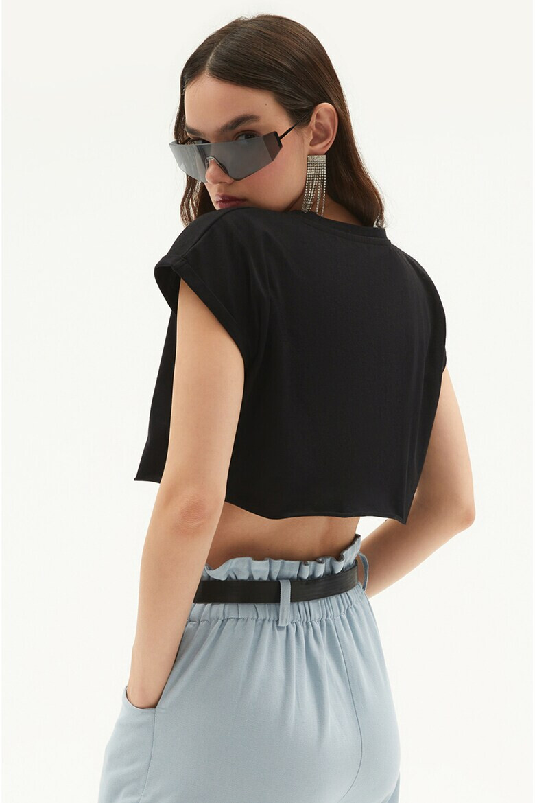 June Tricou crop - Pled.ro