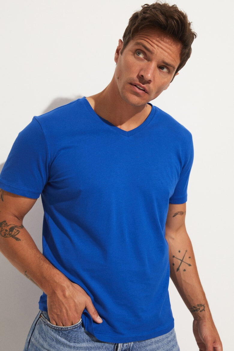 June Tricou slim fit cu decolteu in V - Pled.ro