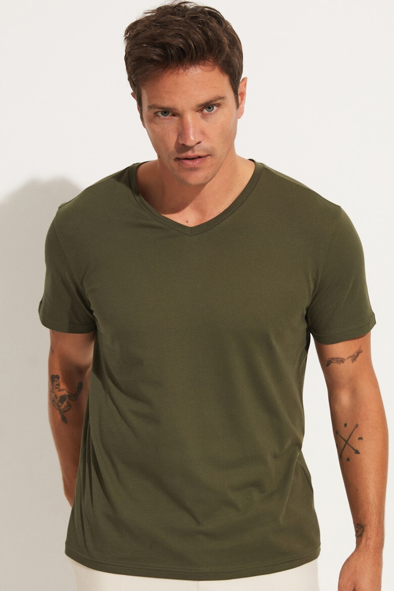 June Tricou slim fit cu decolteu in V - Pled.ro