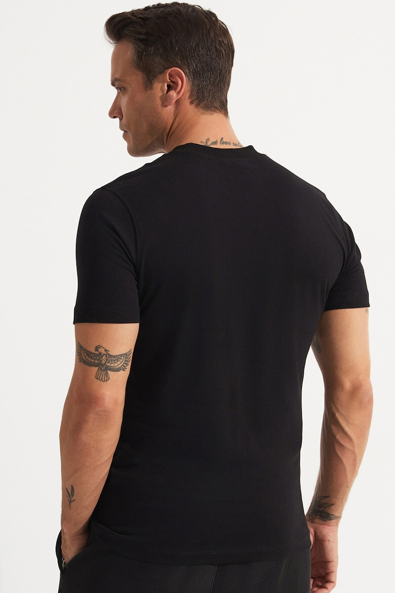 June Tricou slim fit cu decolteu la baza gatului - Pled.ro