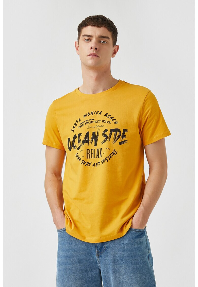 KOTON Tricou slim fit cu decolteu la baza gatului si imprimeu text - Pled.ro