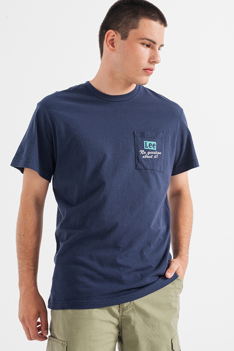 Lee Tricou cu decolteu la baza gatului si imprimeu text - Pled.ro