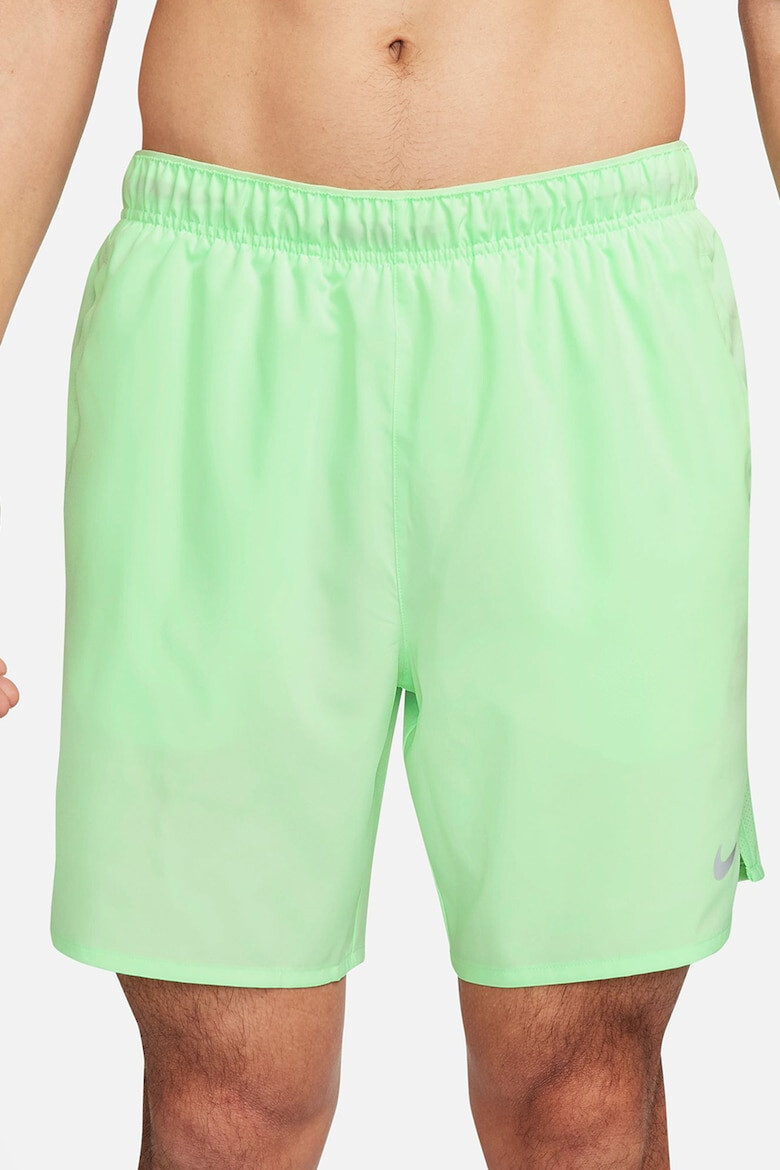 Nike Pantaloni scurti cu tehnologie Dri-FIT si buzunare laterale pentru alergare Challenger - Pled.ro