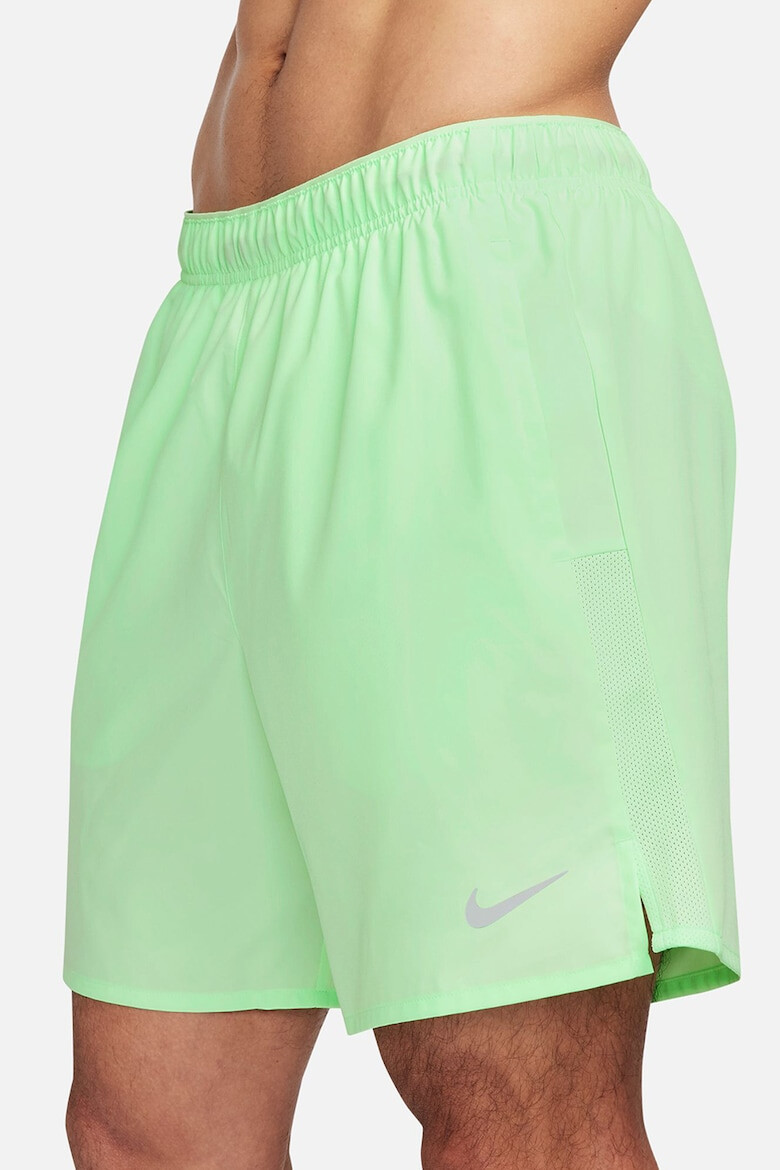 Nike Pantaloni scurti cu tehnologie Dri-FIT si buzunare laterale pentru alergare Challenger - Pled.ro