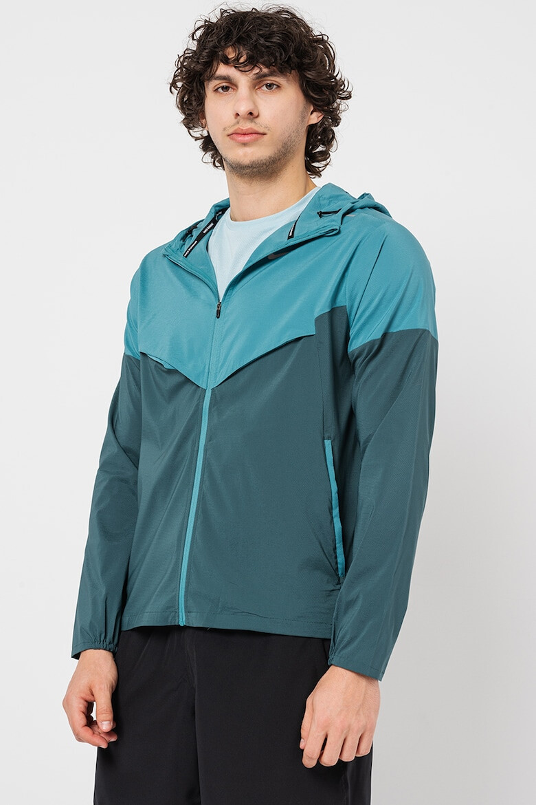 Nike Jacheta cu gluga si detalii reflectorizante pentru alergare Windrunner - Pled.ro