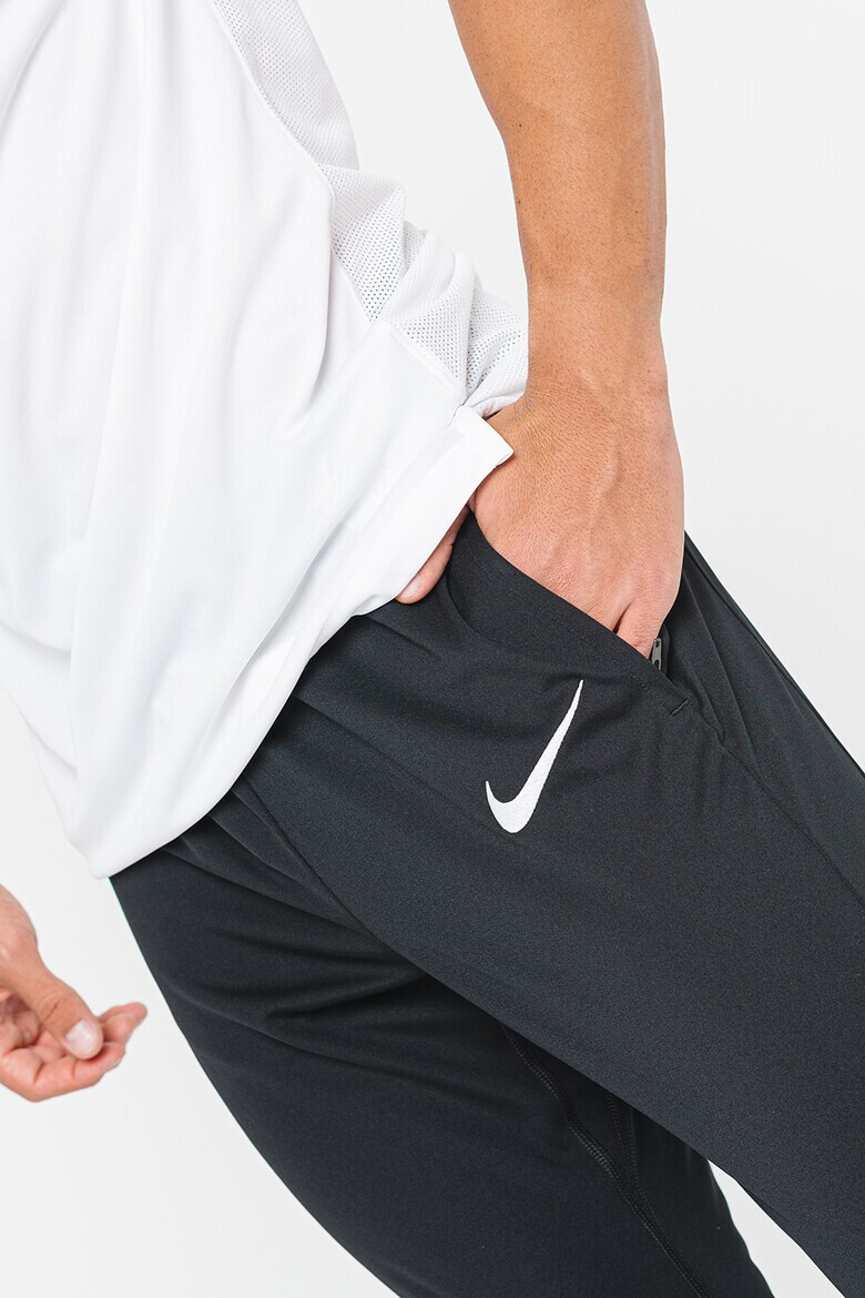 Nike Pantaloni conici cu buzunare laterale pentru fotbal - Pled.ro