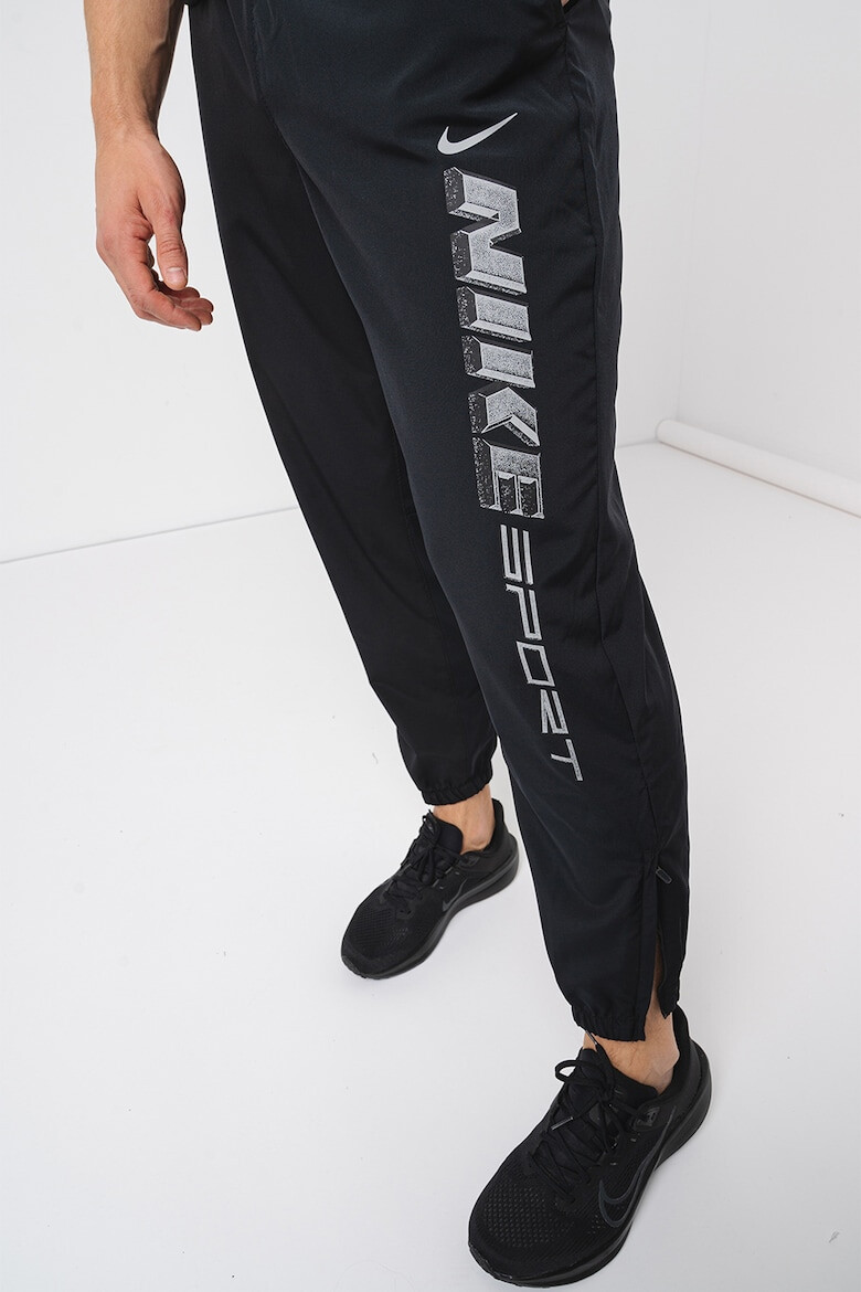 Nike Pantaloni cu tehnologie Dri-Fit imprimeu logo si buzunare oblice pentru fitness - Pled.ro