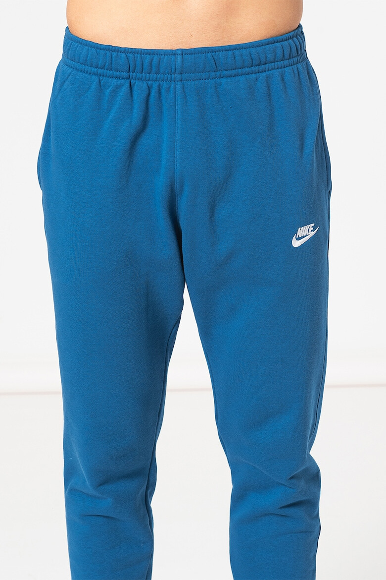 Nike Pantaloni de trening conici cu buzunare laterale Sportswear Club - Pled.ro