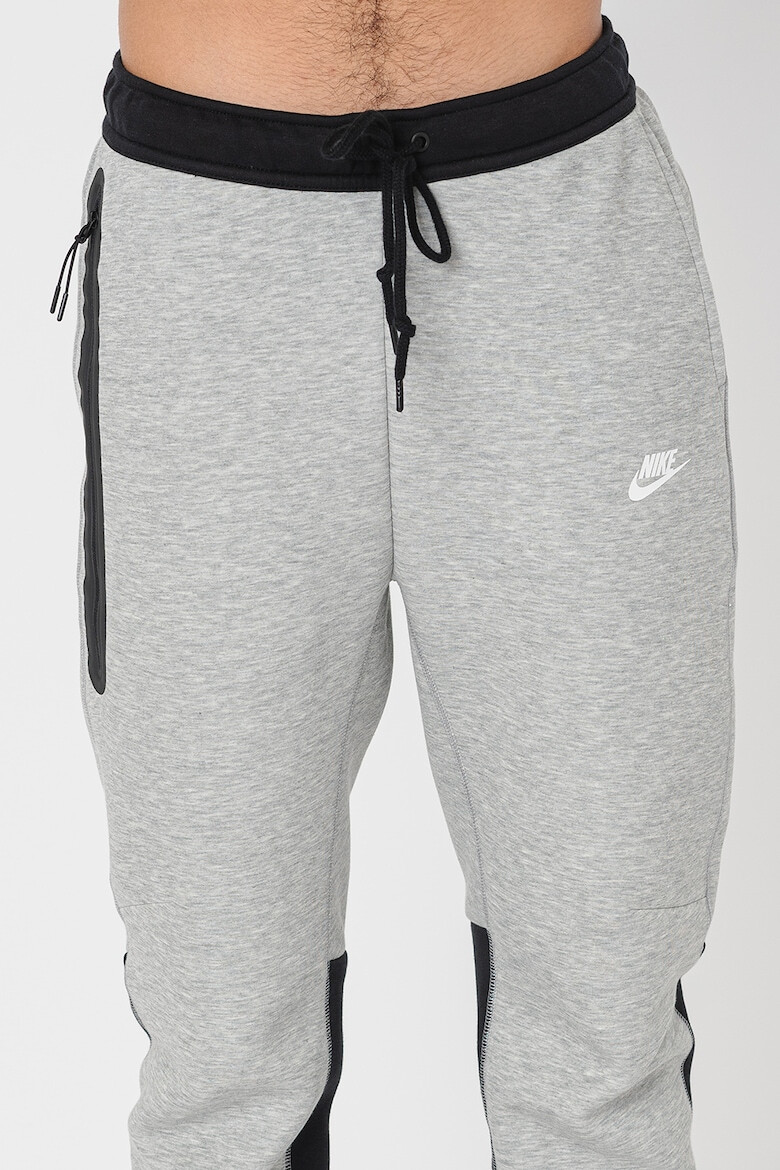 Nike Pantaloni de trening cu buzunare cu fermoar - Pled.ro