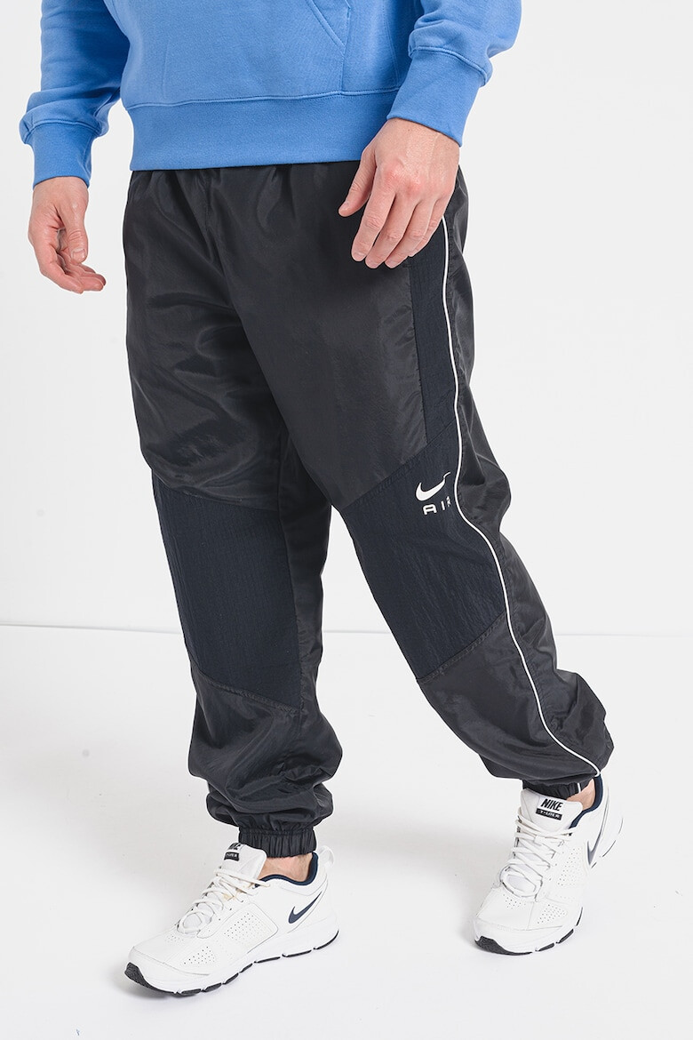 Nike Pantaloni de trening relaxed fit cu buzunare laterale - Pled.ro