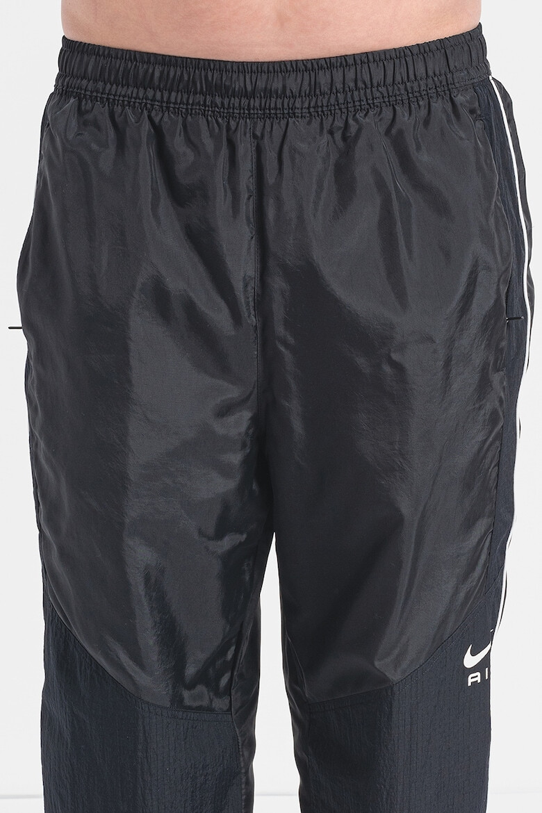 Nike Pantaloni de trening relaxed fit cu buzunare laterale - Pled.ro