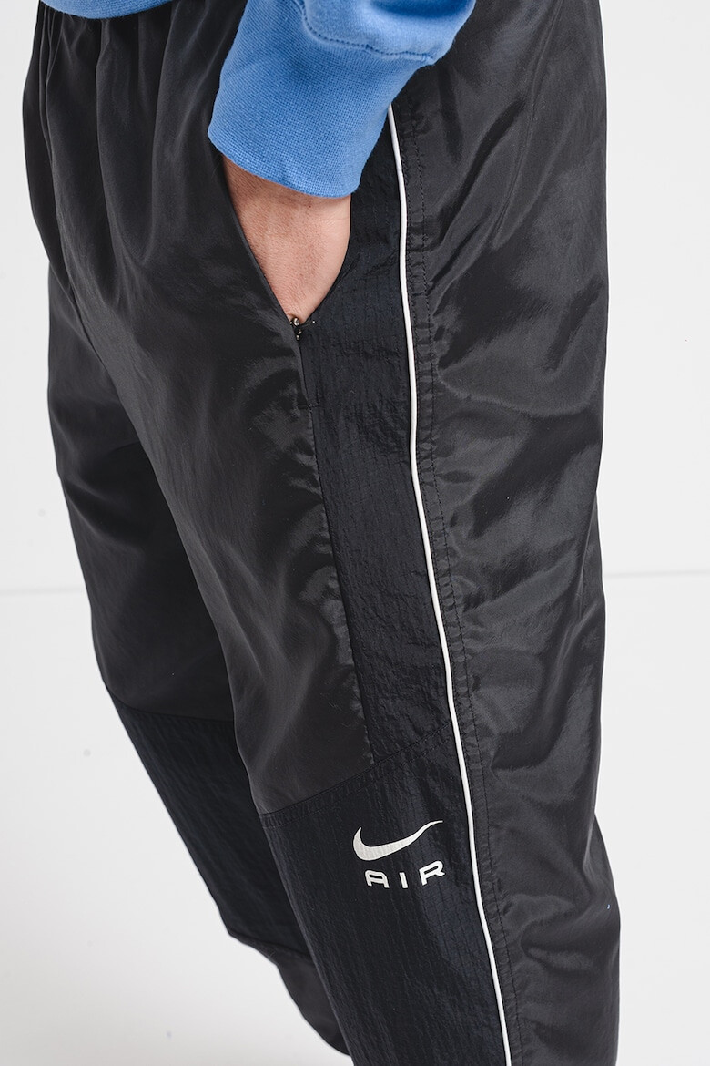 Nike Pantaloni de trening relaxed fit cu buzunare laterale - Pled.ro