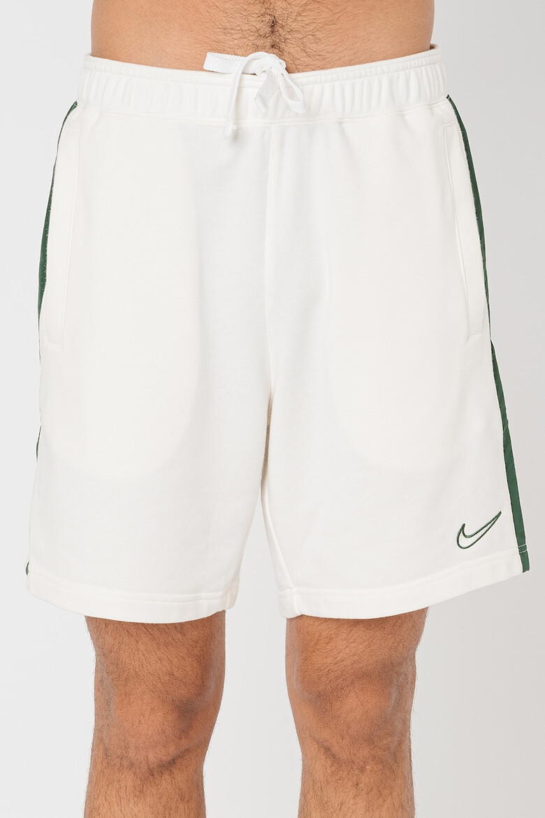 Nike Pantaloni scurti cu buzunare laterale - Pled.ro