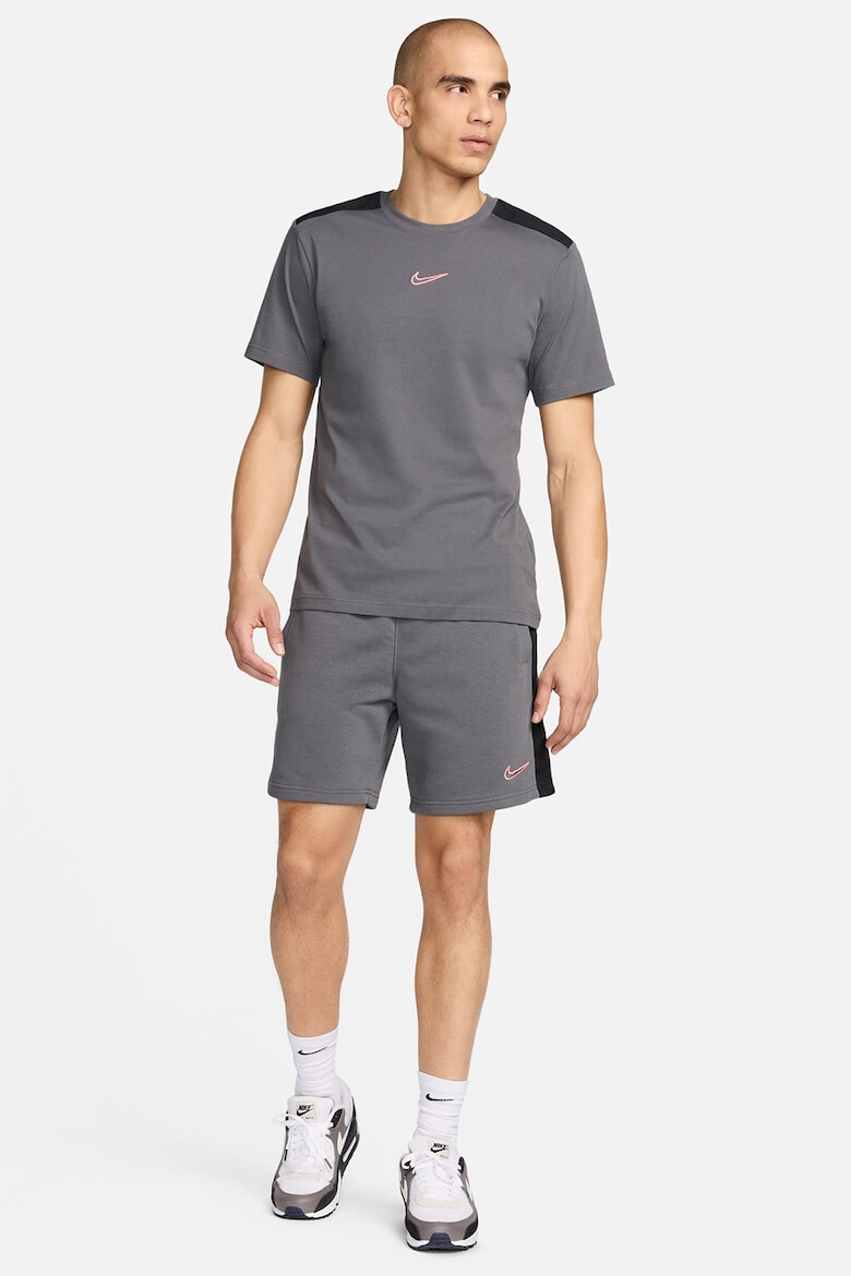 Nike Pantaloni scurti cu buzunare laterale - Pled.ro