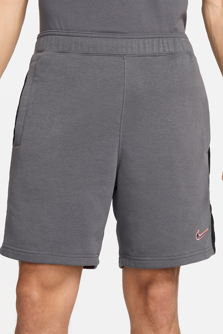 Nike Pantaloni scurti cu buzunare laterale - Pled.ro