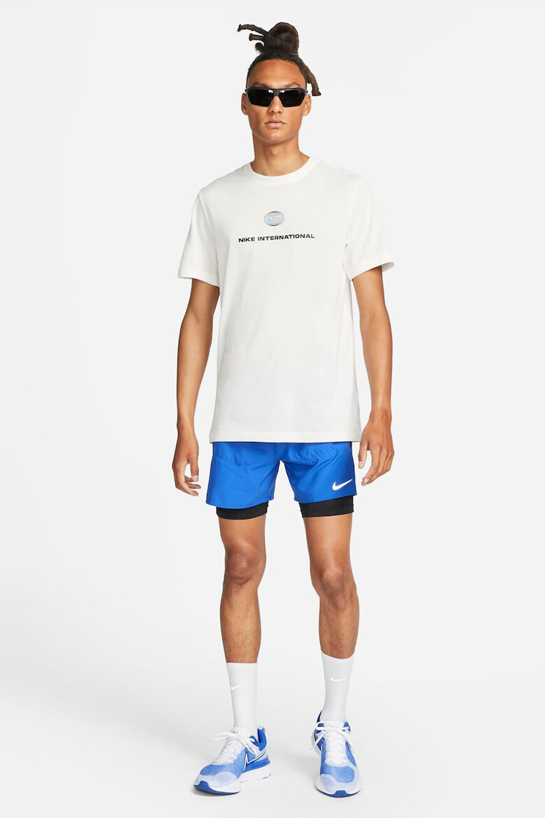 Nike Pantaloni scurti cu buzunare laterale si tehnologie Dri-Fit pentru alergare Stride - Pled.ro