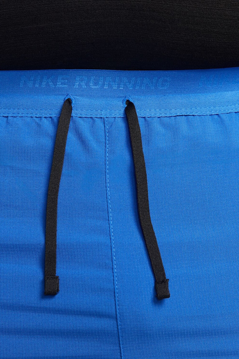 Nike Pantaloni scurti cu buzunare laterale si tehnologie Dri-Fit pentru alergare Stride - Pled.ro